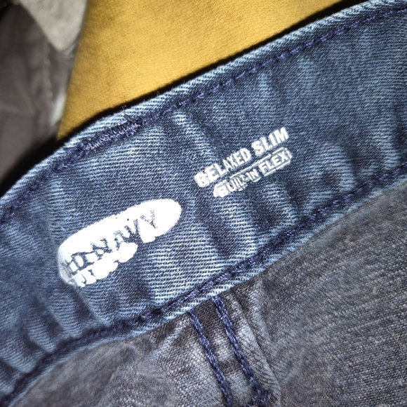 Old navy relaxed slim fit blue jeans - Picture 3 of 4